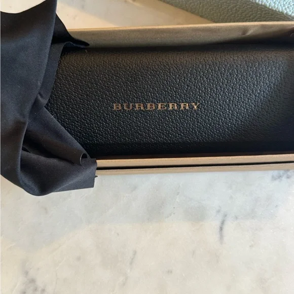 Burberry Black Sunglasses - Picture 9 of 10